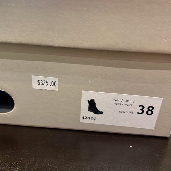 London Leather Boot - Picture 7 of 7